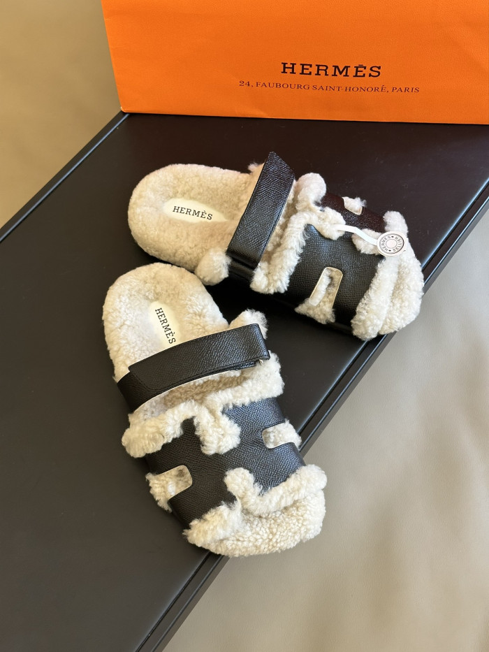 H**mes sandals