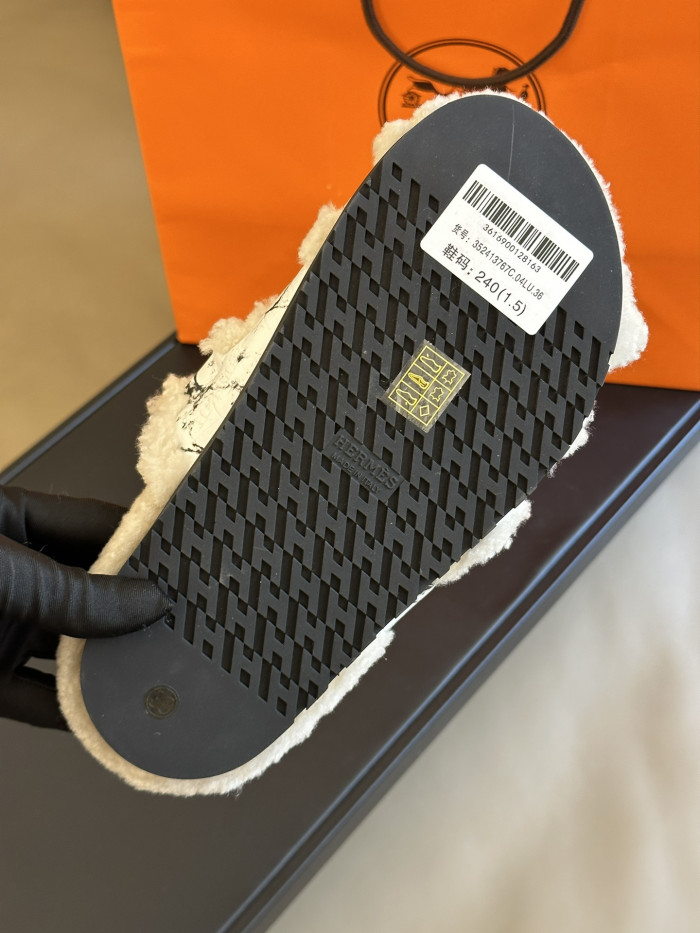 H**mes sandals
