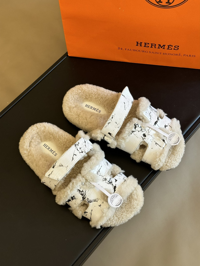 H**mes sandals