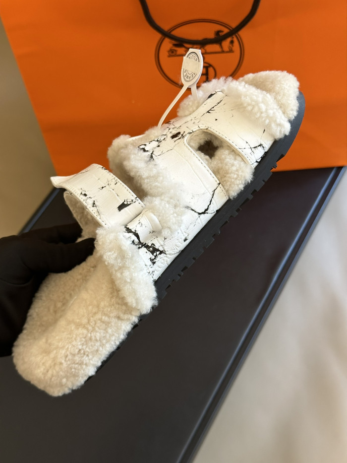 H**mes sandals
