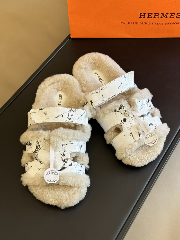 H**mes sandals