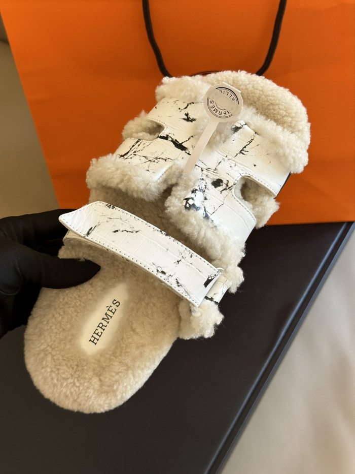 H**mes sandals