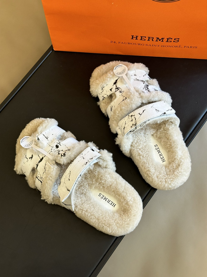 H**mes sandals