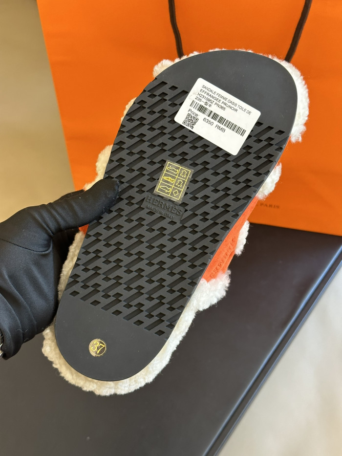 H**mes sandals