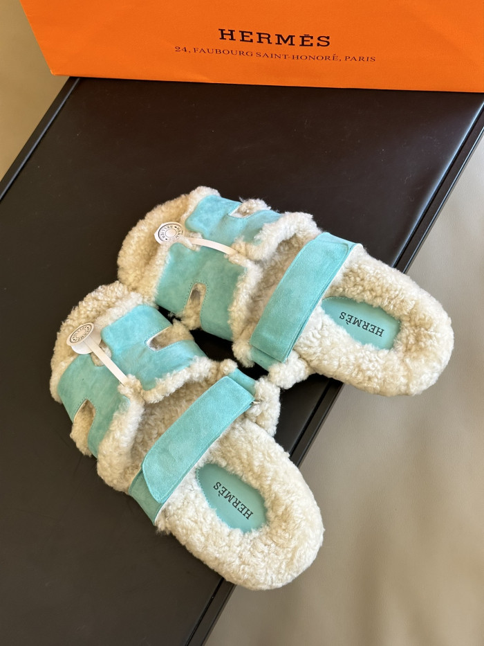 H**mes sandals