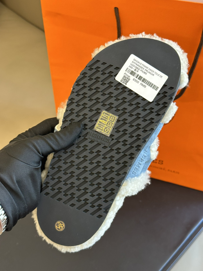 H**mes sandals