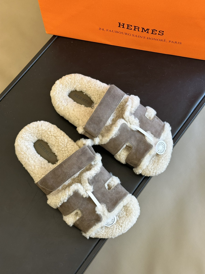 H**mes sandals