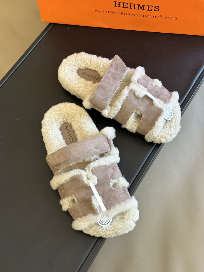 H**mes sandals