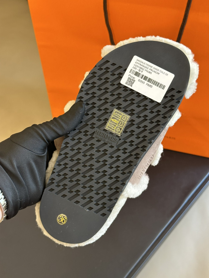 H**mes sandals