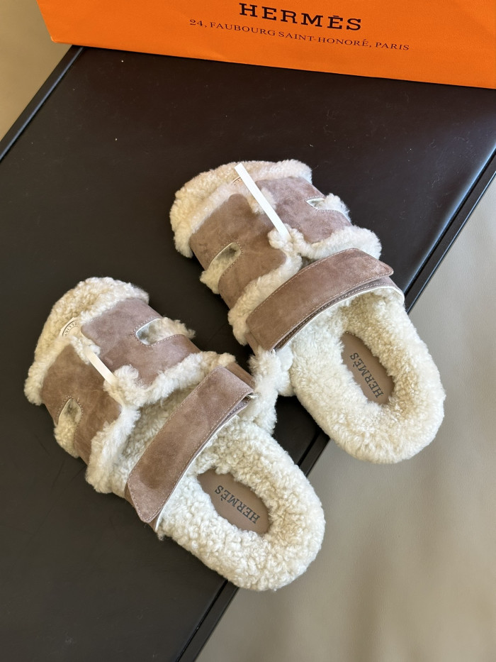 H**mes sandals