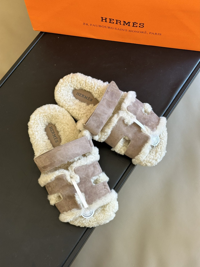 H**mes sandals