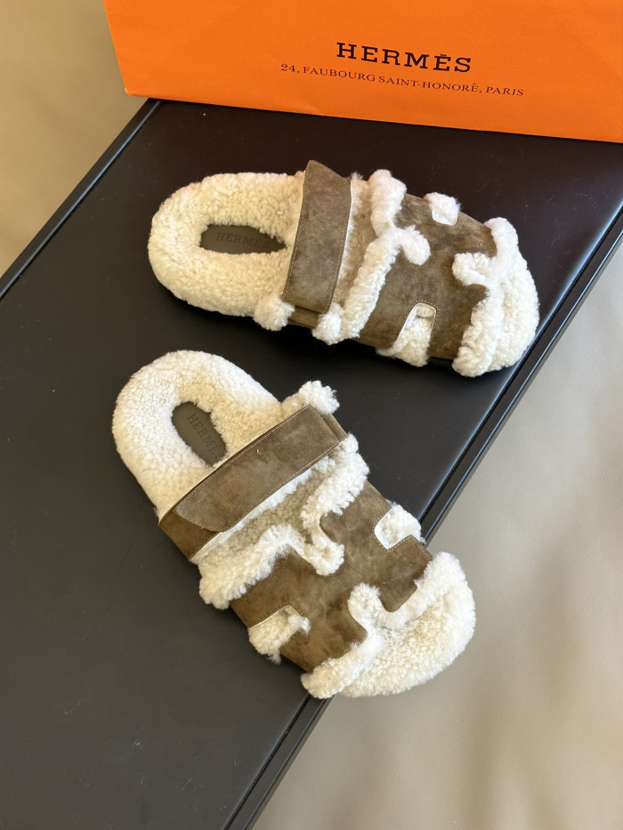 H**mes sandals