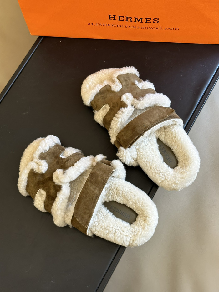 H**mes sandals