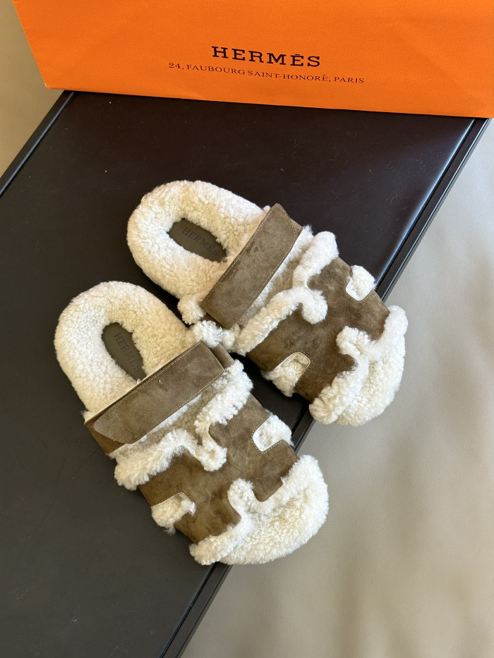 H**mes sandals