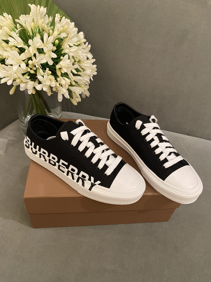 BUBERRY SNEAKER