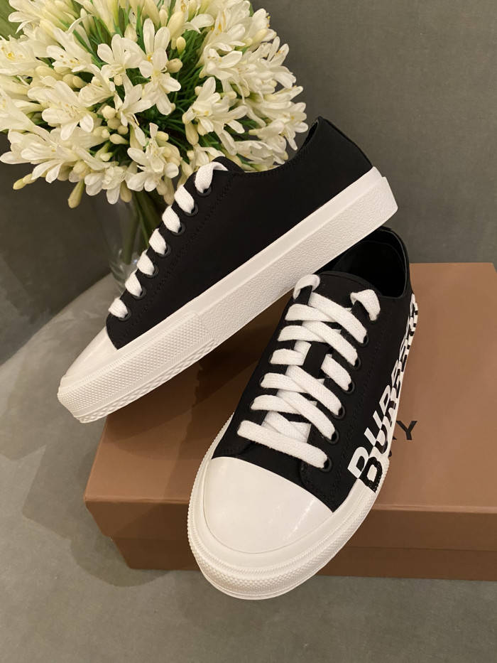 BUBERRY SNEAKER
