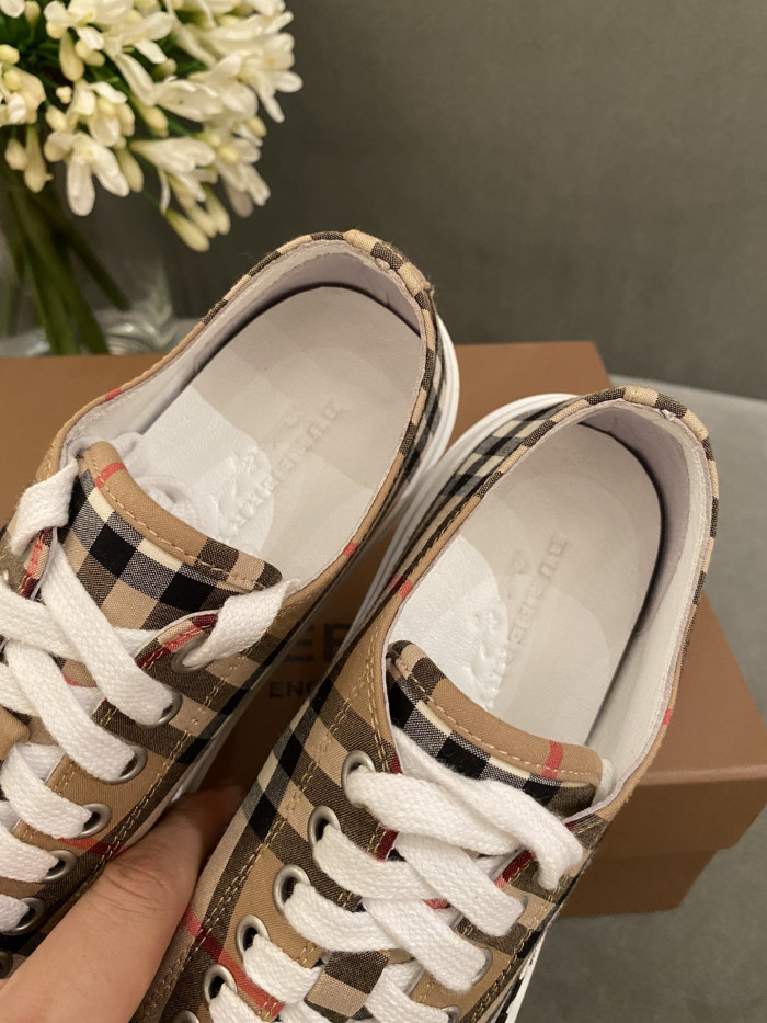 BUBERRY SNEAKER
