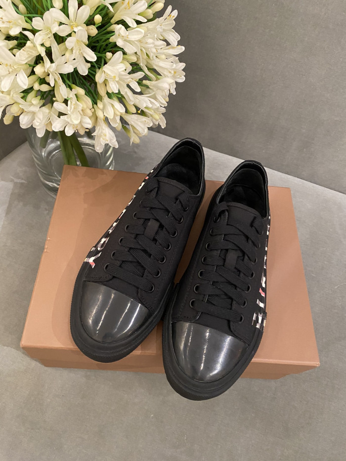 BUBERRY SNEAKER