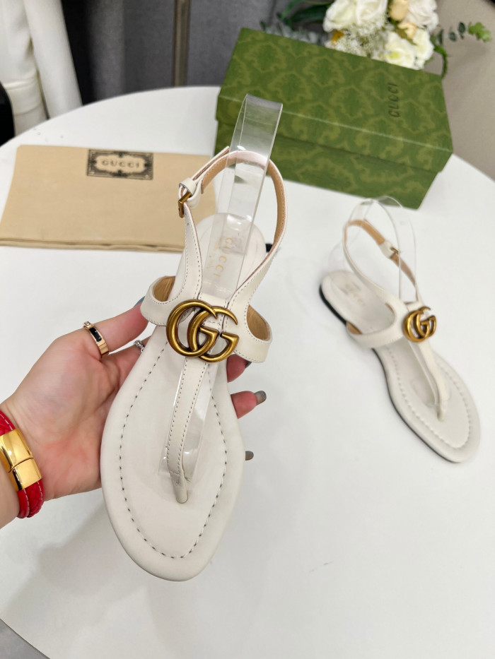 G*u*i sandal