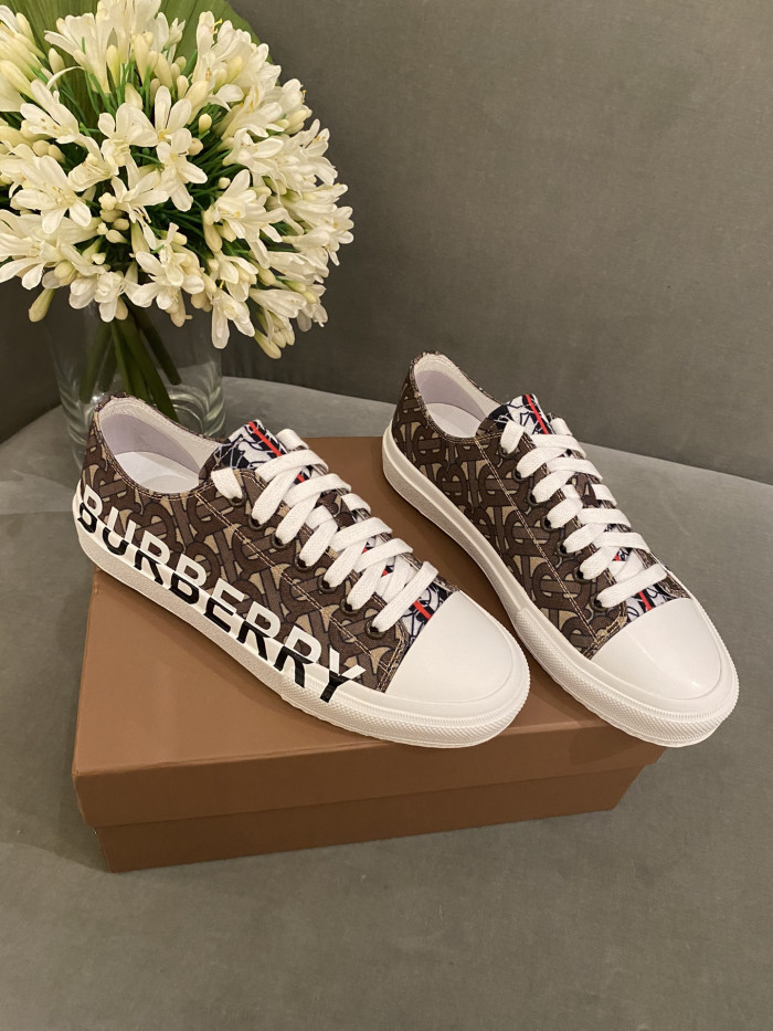 BUBERRY SNEAKER