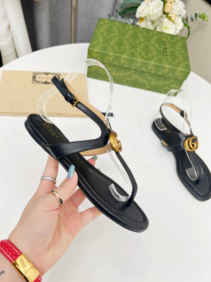 G*u*i sandal