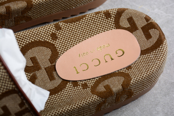 G*u*i sandal