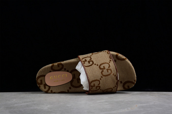 G*u*i sandal