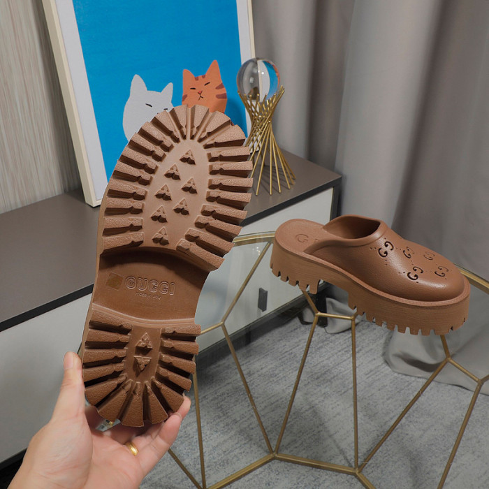 G*u*i sandal