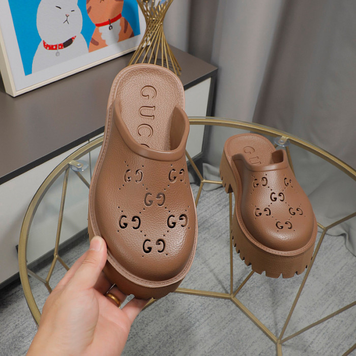 G*u*i sandal
