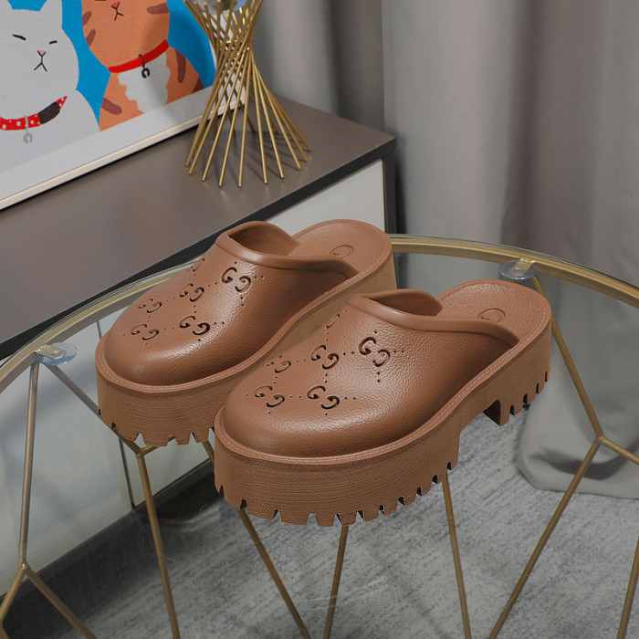 G*u*i sandal