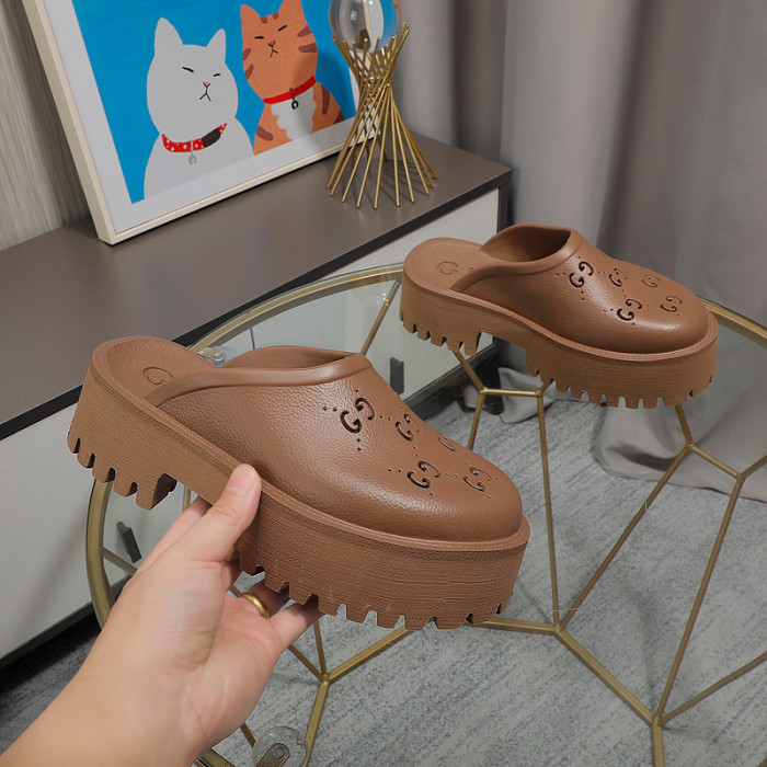 G*u*i sandal