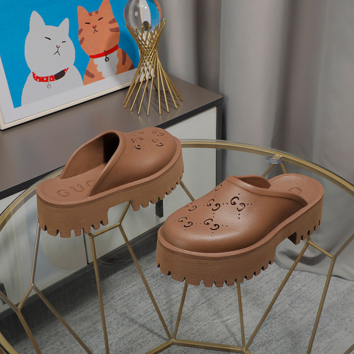 G*u*i sandal