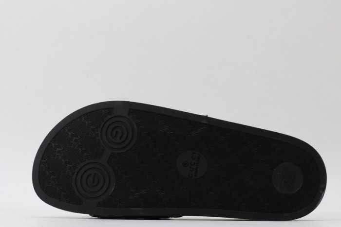 G*u*i sandal
