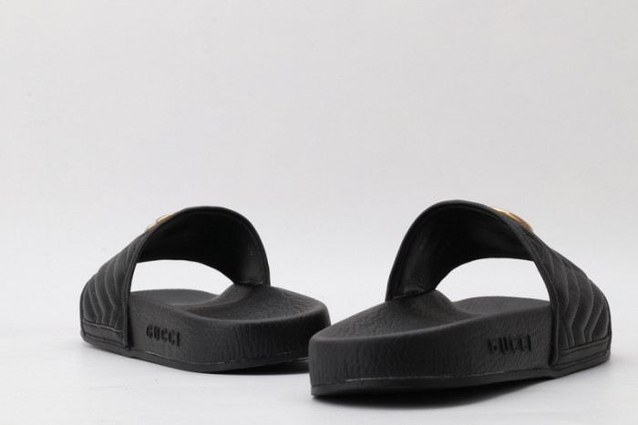 G*u*i sandal