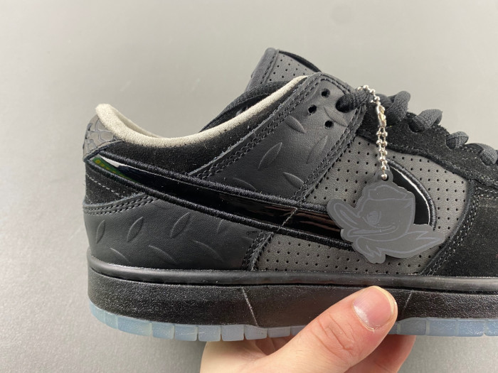 Division Street x Nike Dunk Low Oregon Black HV1470-001