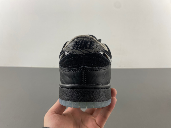 Division Street x Nike Dunk Low Oregon Black HV1470-001