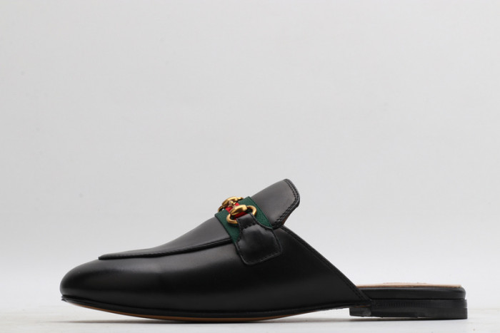 G*u*i  loafer