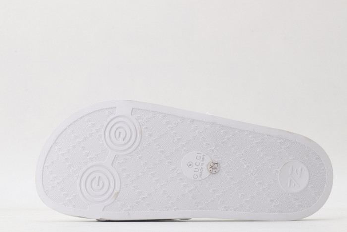 G*u*i sandal