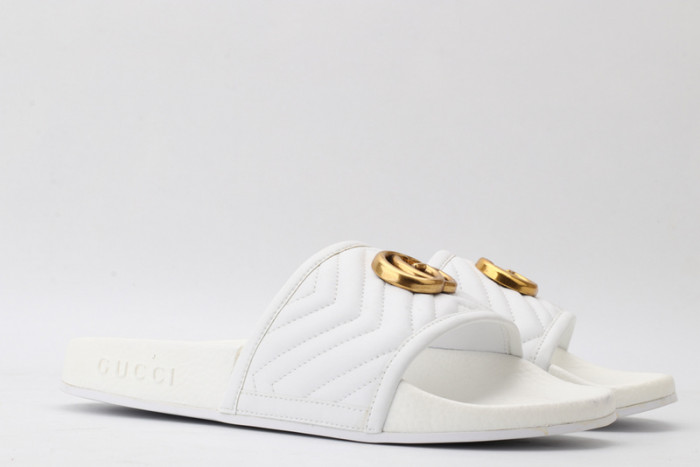 G*u*i sandal