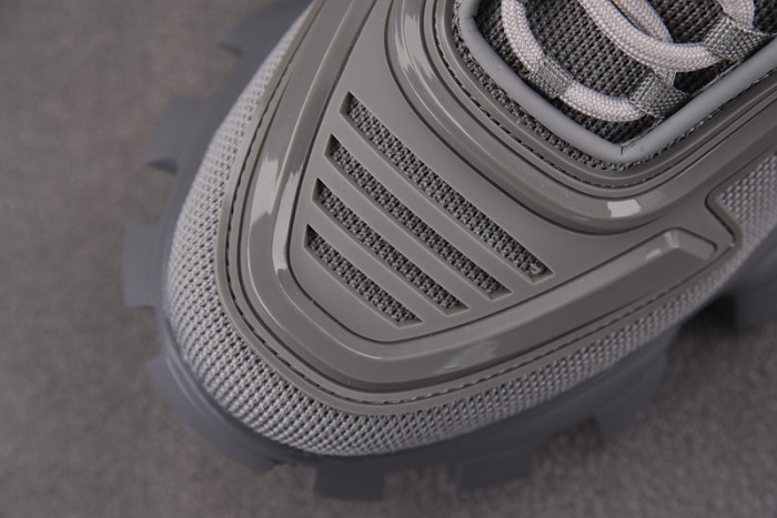 Pra*a sneaker