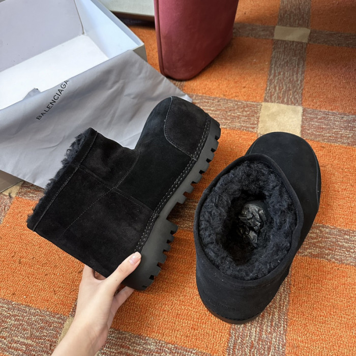 Ba*len*cia*ga brown alaska fur bootie