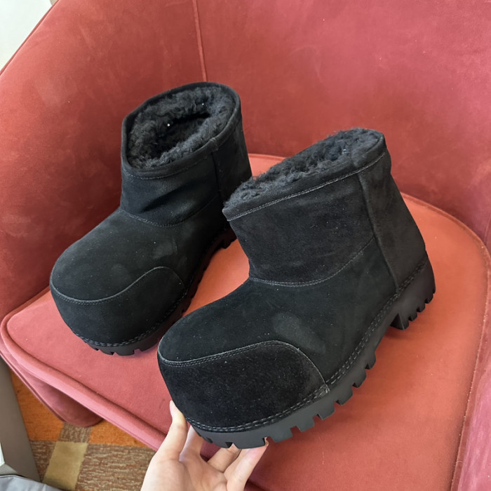 Ba*len*cia*ga brown alaska fur bootie