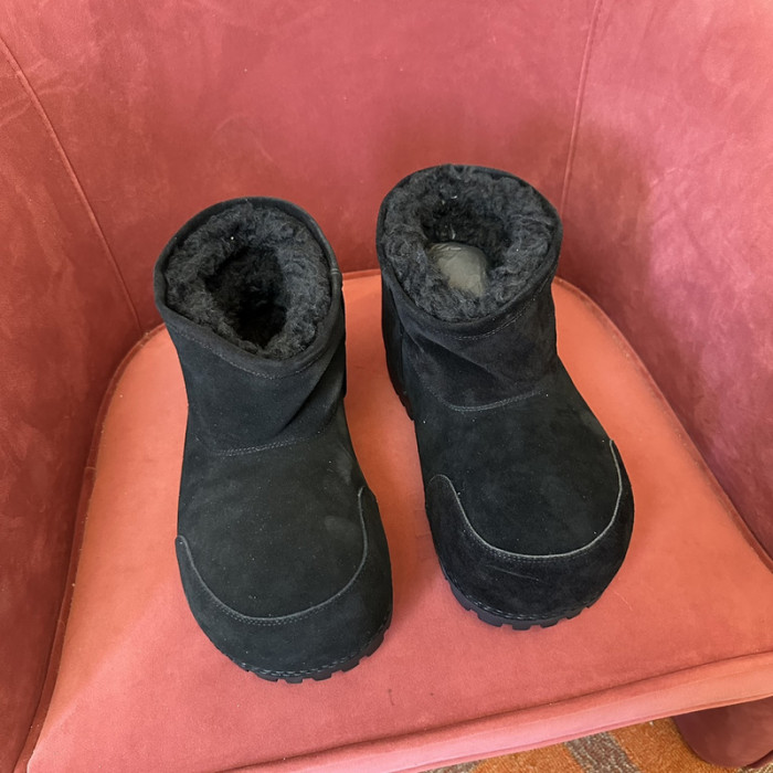 Ba*len*cia*ga brown alaska fur bootie
