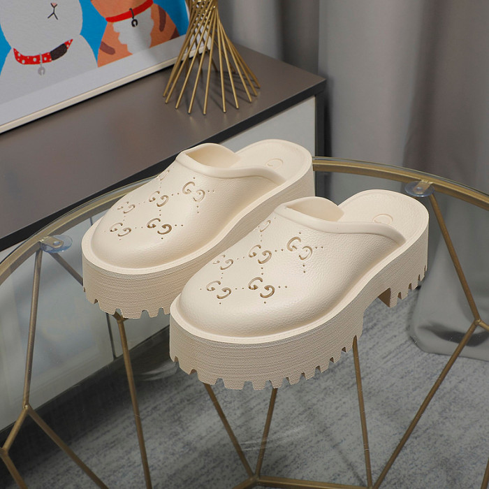 G*u*i sandal