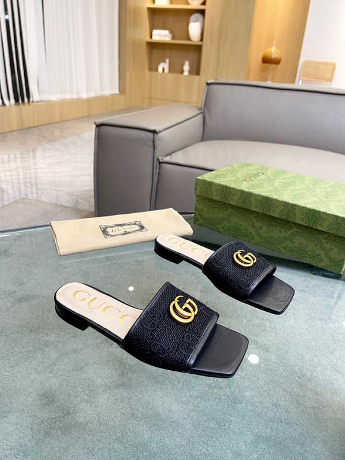 G*u*i sandal