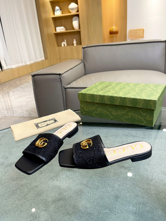 G*u*i sandal