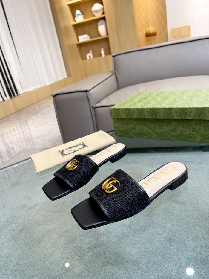 G*u*i sandal