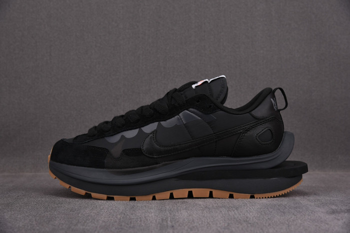Sacai x VaporWaffle ''Black Gum'' - Nike - DD1875 001