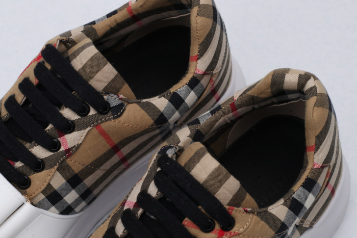 BUBERRY SNEAKER