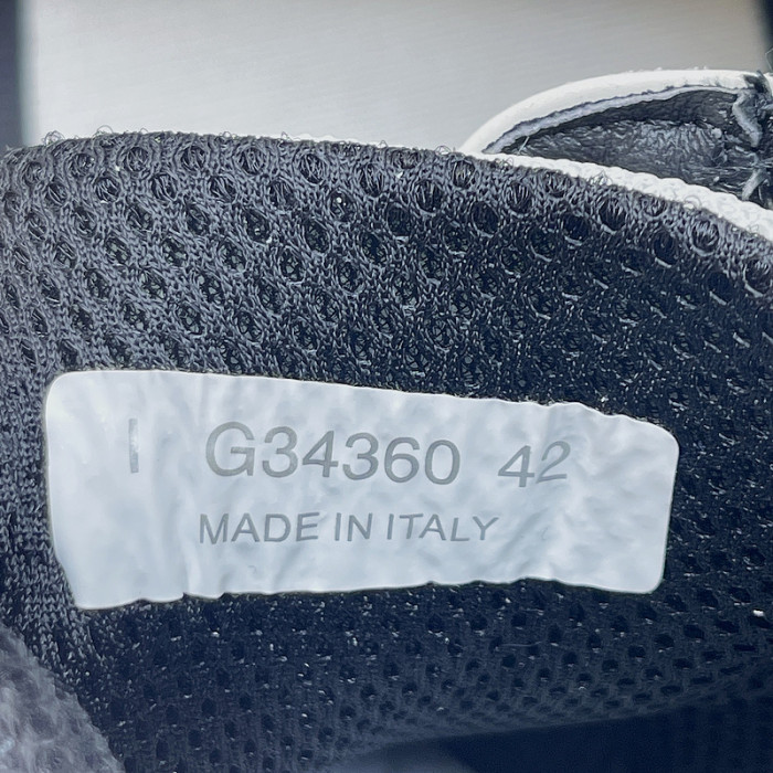 Ch*el sneaker